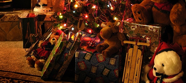 Am Weihnachtsbaum die Lichter brennen